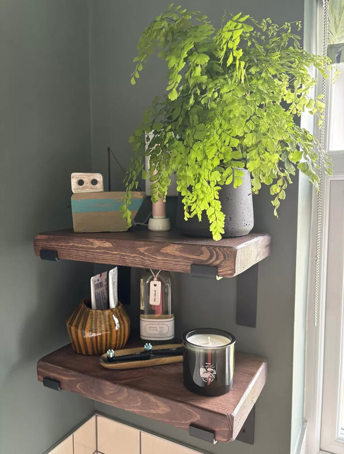 Chunky Shelving with 2 Metal Brackets